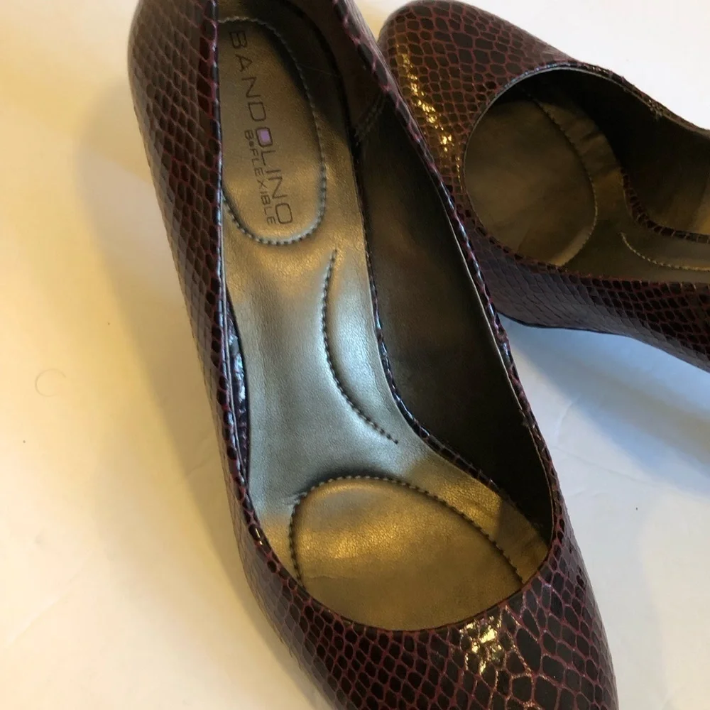Bandolino Flexible Faux Snake Skin purple heels Size 6